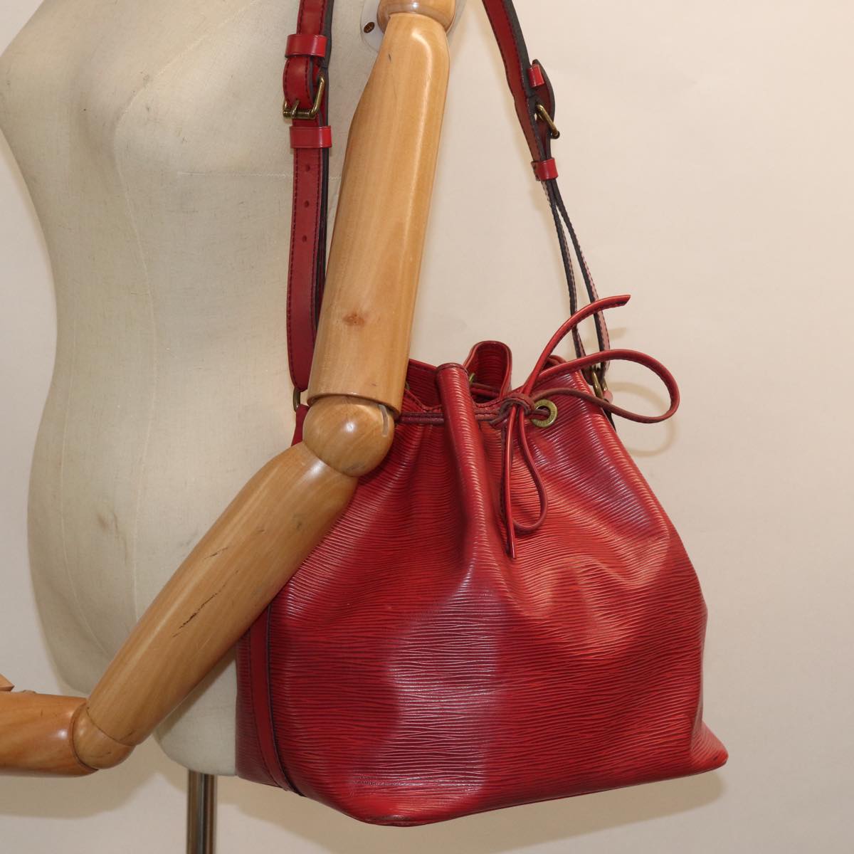 LOUIS VUITTON Epi Petit Noe Shoulder Bag Red M44107 LV Auth 79998