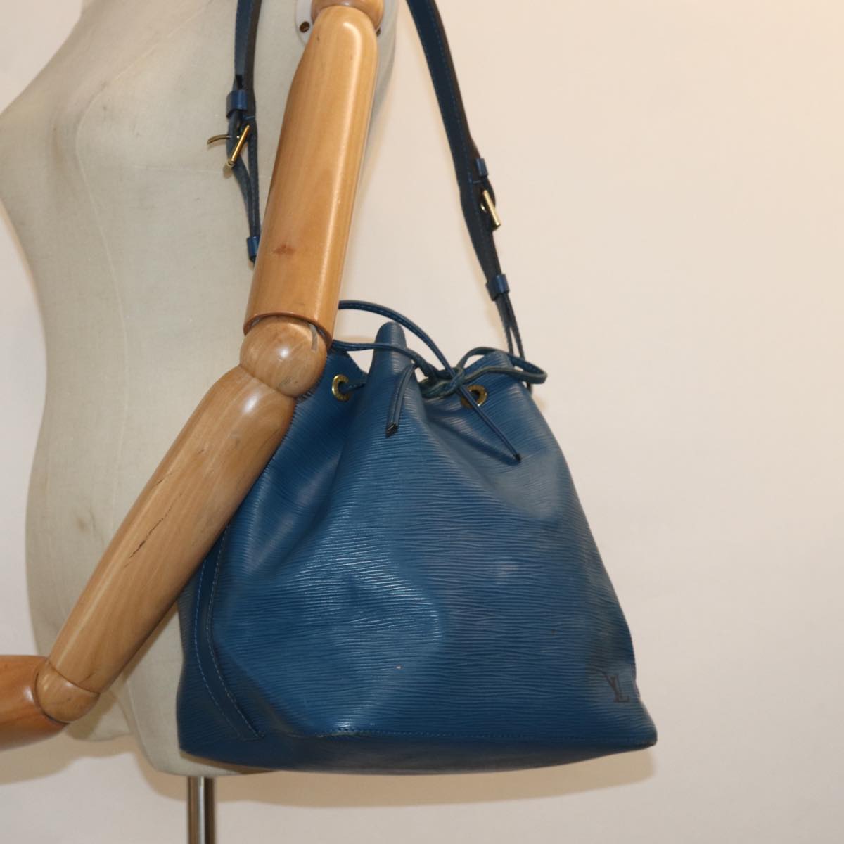 LOUIS VUITTON Epi Petit Noe Shoulder Bag Blue M44105 LV Auth 79999