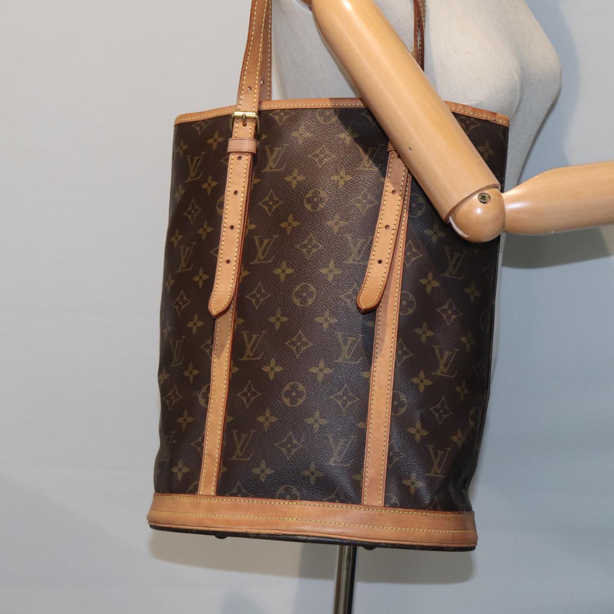 LOUIS VUITTON Monogram Bucket GM Shoulder Bag M42236 LV Auth 80018