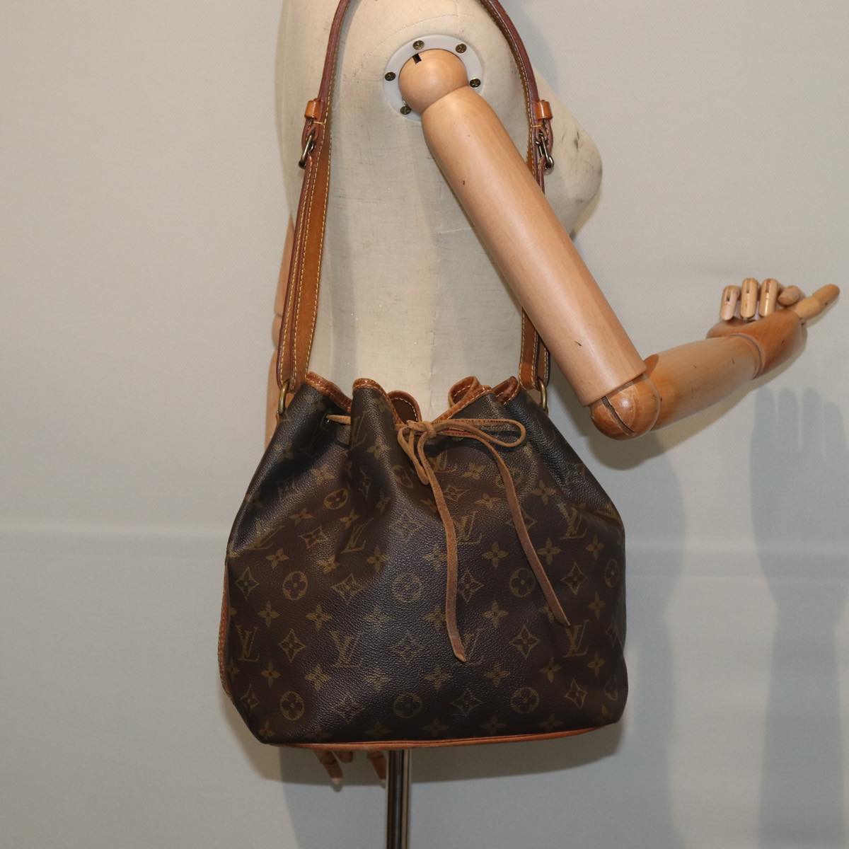 LOUIS VUITTON Monogram Petit Noe Shoulder Bag M42226 LV Auth 80026