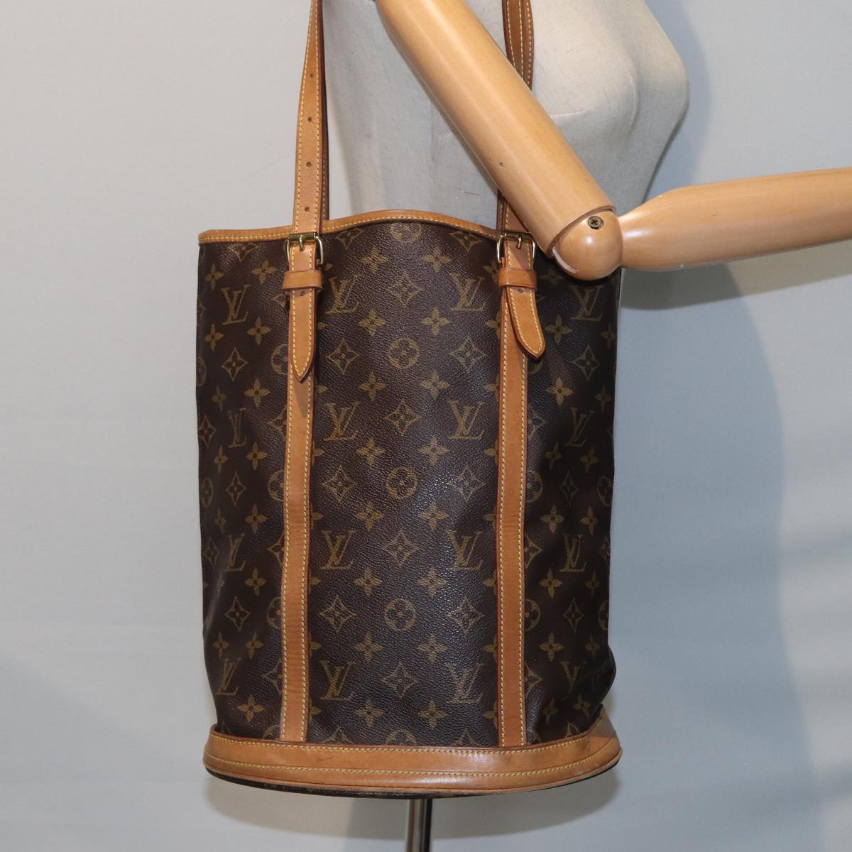 LOUIS VUITTON Monogram Bucket GM Shoulder Bag M42236 LV Auth 80041