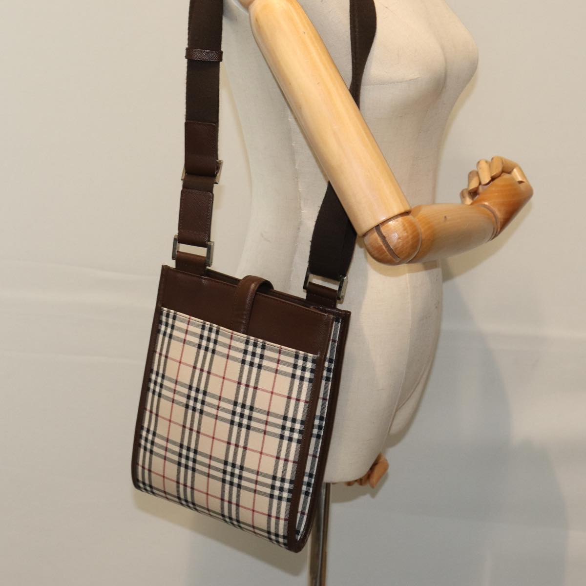 BURBERRY Nova Check Shoulder Bag Beige Auth 80149