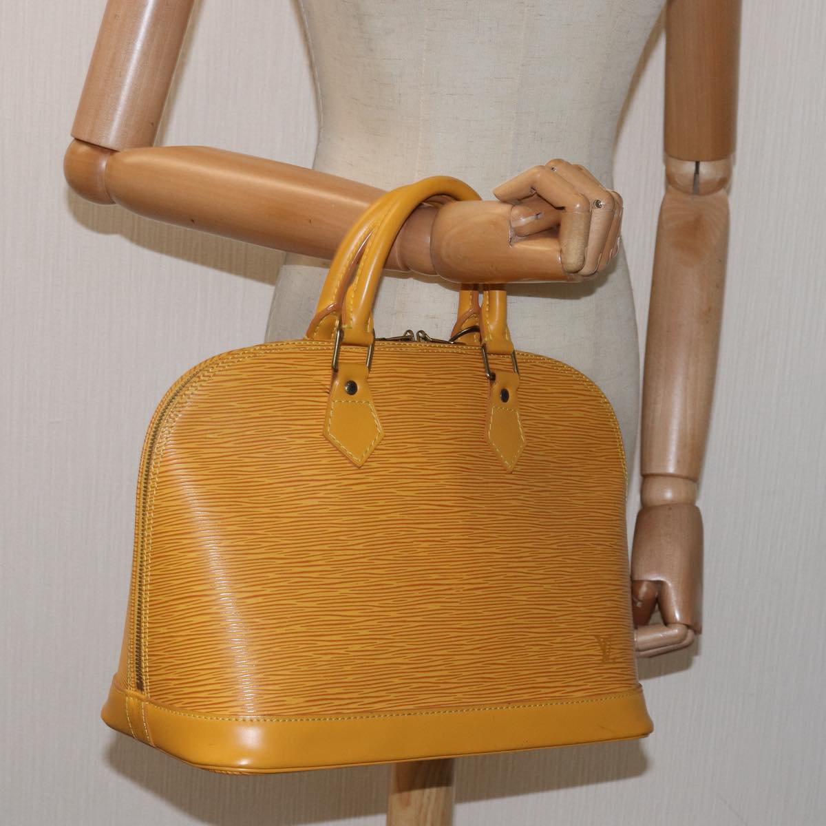 LOUIS VUITTON Epi Alma Hand Bag Yellow M52149 LV Auth 80270