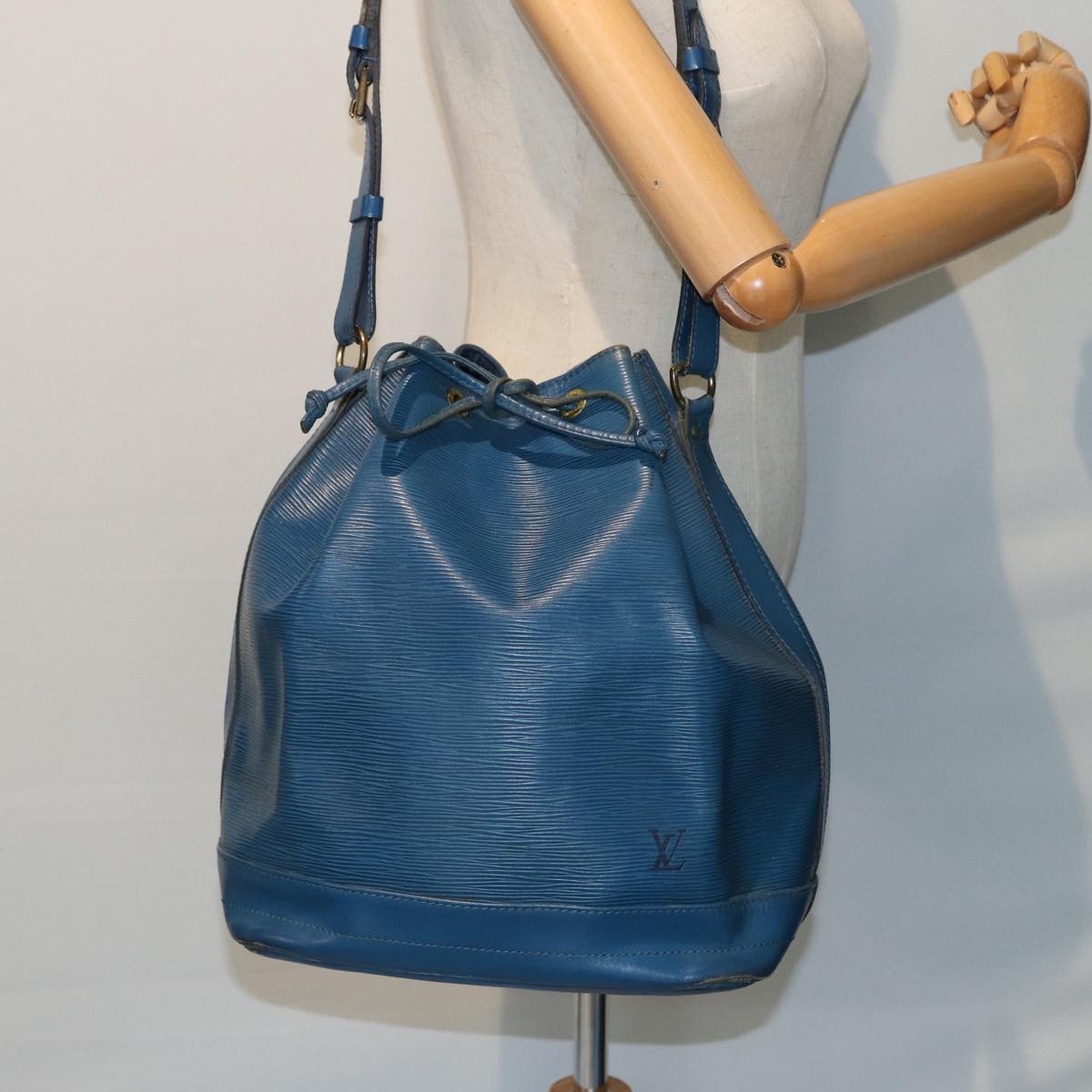 LOUIS VUITTON Epi Noe Shoulder Bag Toledo Blue M44005 LV Auth 80278