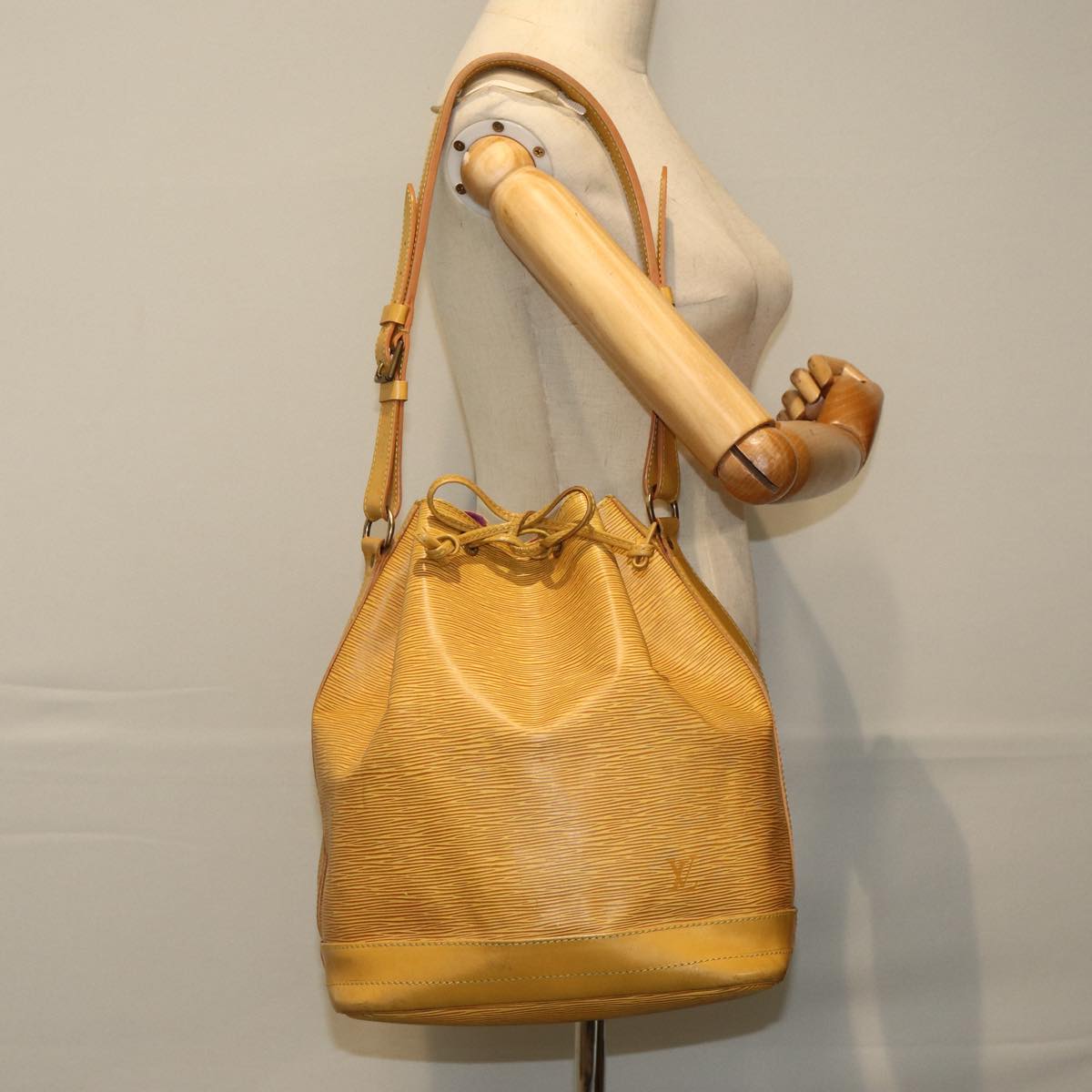 LOUIS VUITTON Epi Noe Shoulder Bag Tassili Yellow M44009 LV Auth 80280