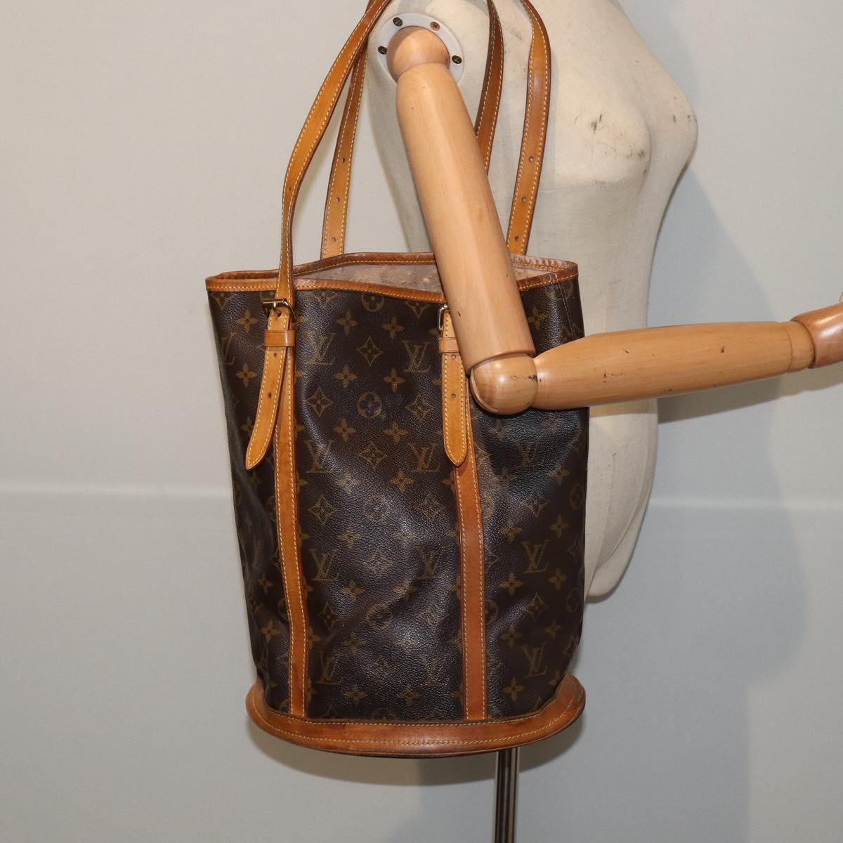 LOUIS VUITTON Monogram Bucket GM Shoulder Bag M42236 LV Auth 80384