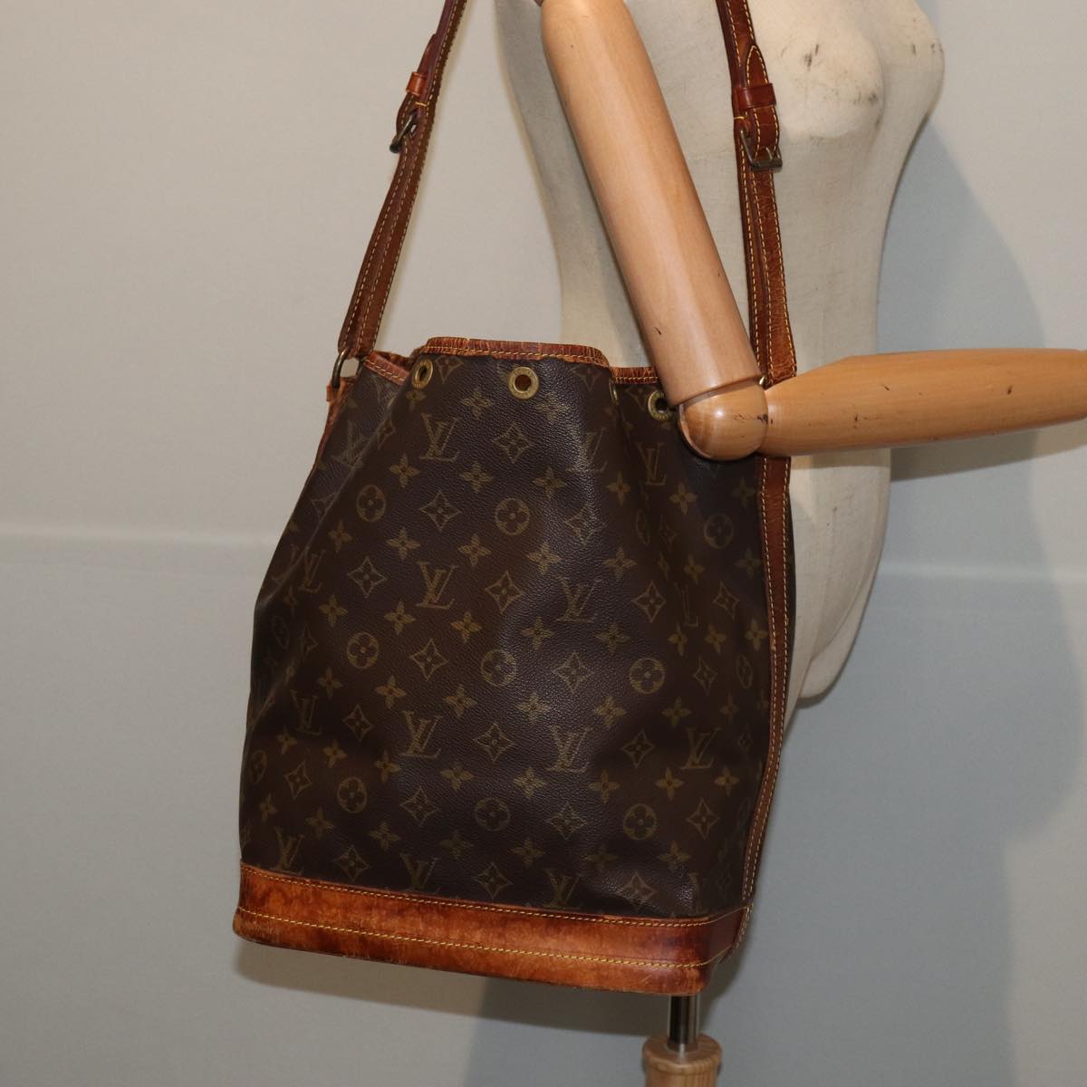 LOUIS VUITTON Monogram Noe Shoulder Bag M42224 LV Auth 80473