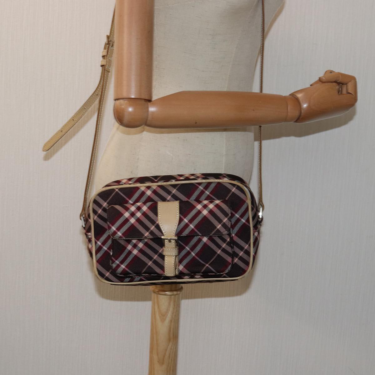 BURBERRY Nova Check Blue Label Shoulder Bag Nylon Red Auth 80617