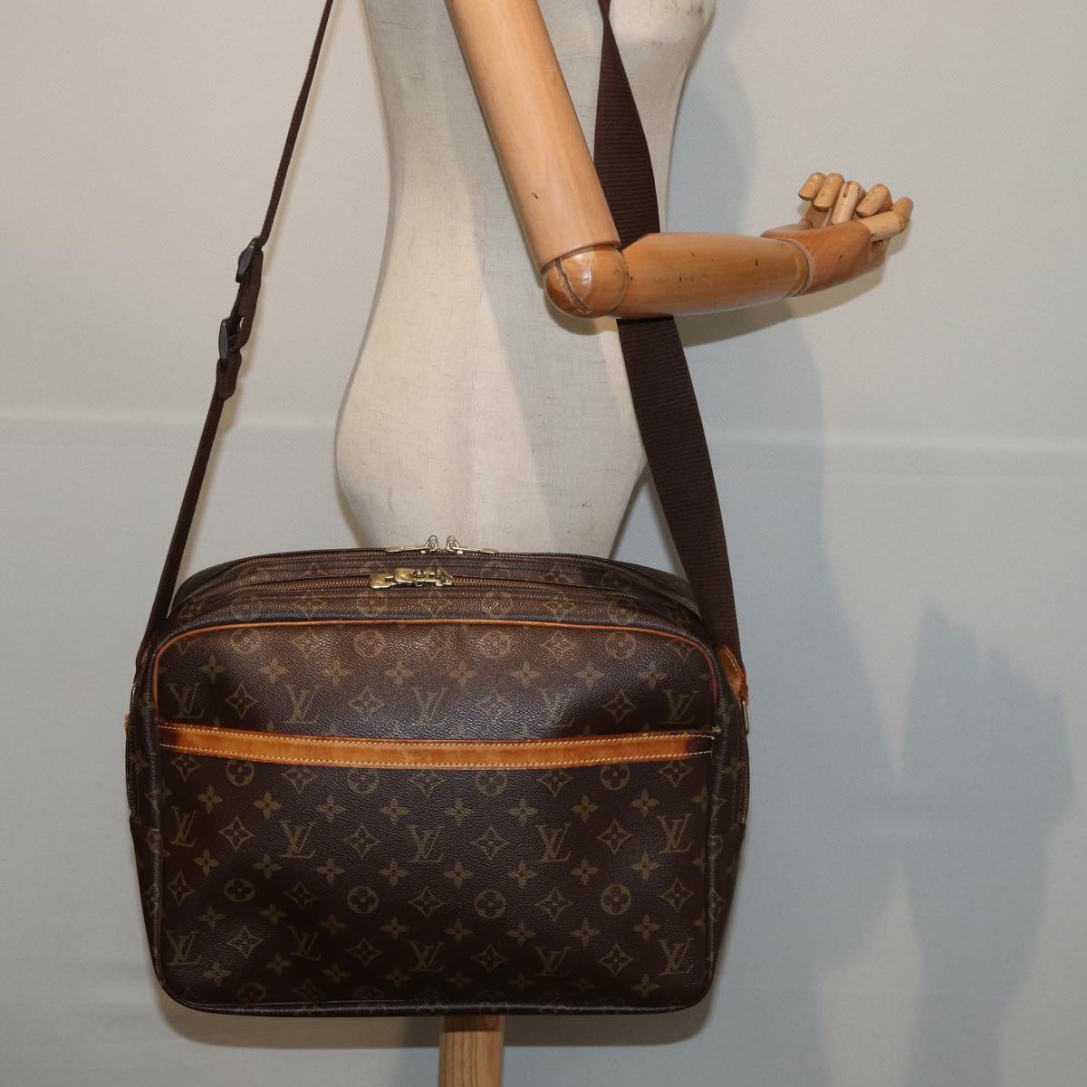 LOUIS VUITTON Monogram Reporter GM Shoulder Bag M45252 LV Auth 80643