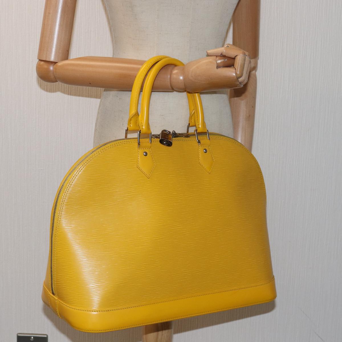 LOUIS VUITTON Epi Alma GM Hand Bag Yellow Citron M40629 LV Auth 80655