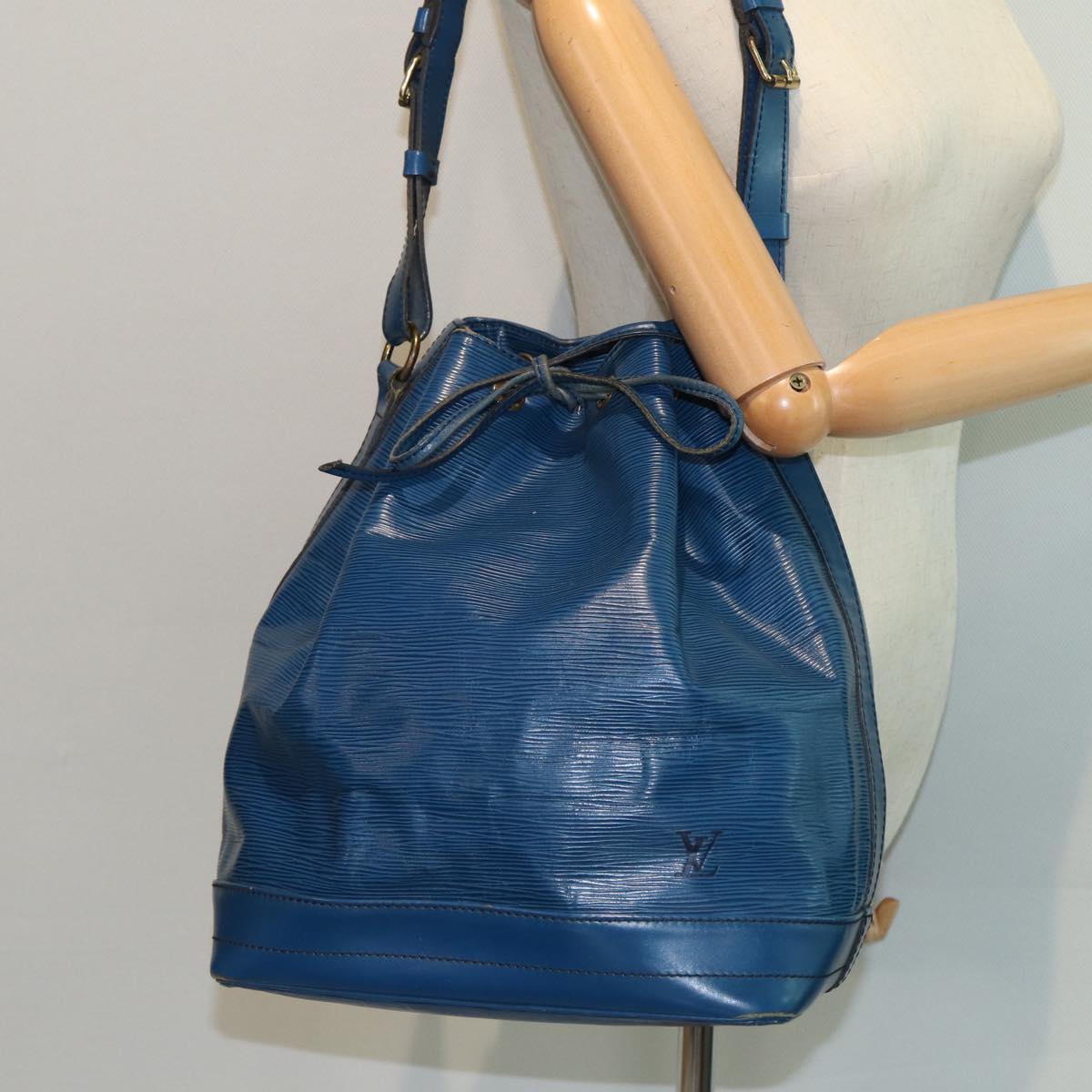 LOUIS VUITTON Epi Noe Shoulder Bag Toledo Blue M44005 LV Auth 80674