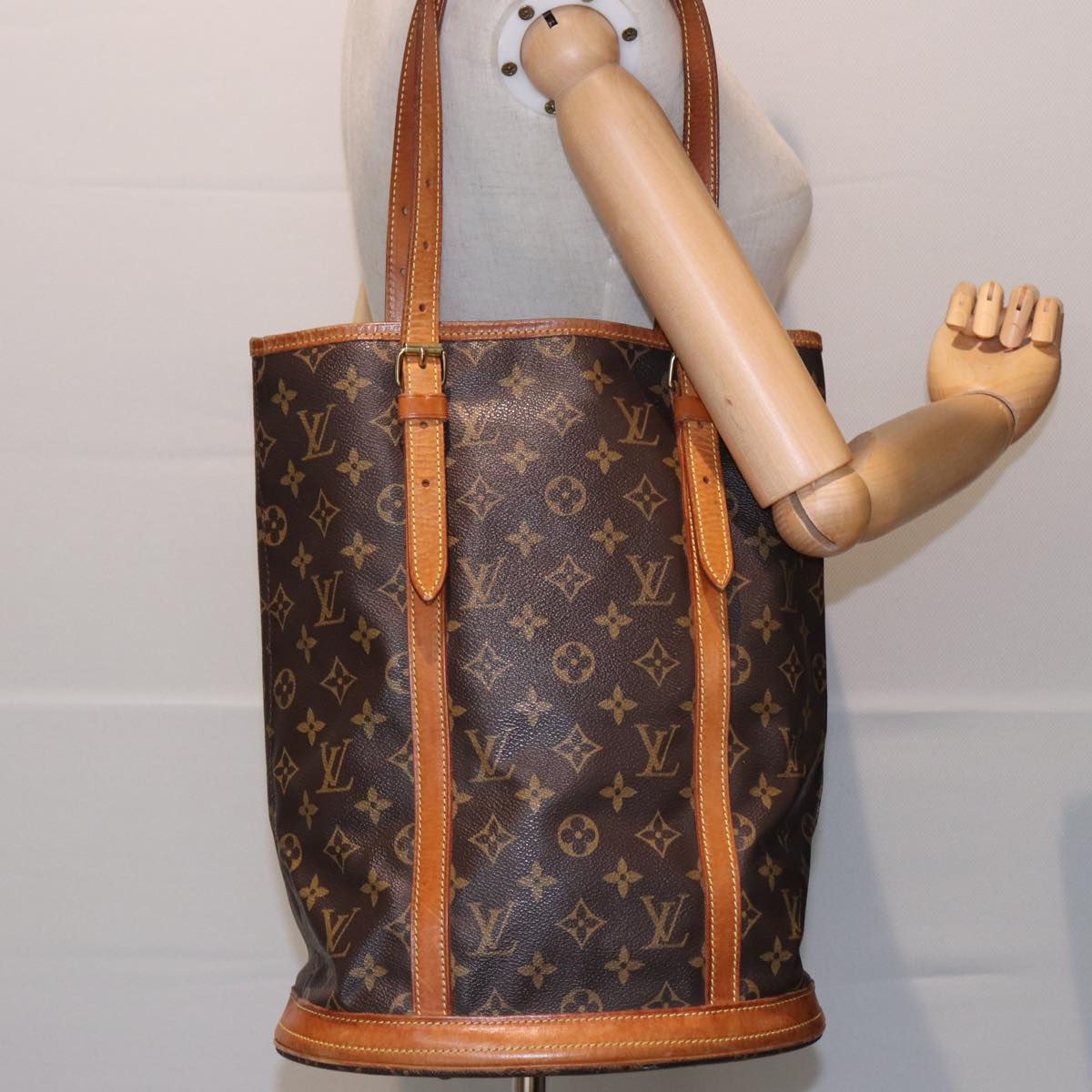 LOUIS VUITTON Monogram Bucket GM Shoulder Bag M42236 LV Auth 80757