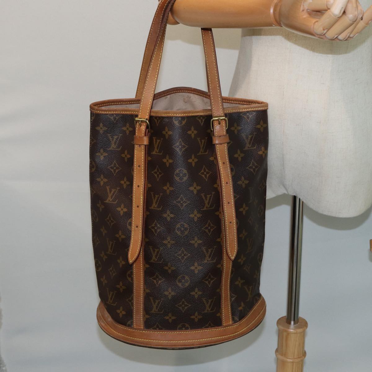 LOUIS VUITTON Monogram Bucket GM Shoulder Bag M42236 LV Auth 80758