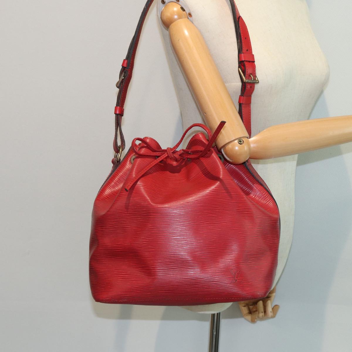 LOUIS VUITTON Epi Petit Noe Shoulder Bag Red M44107 LV Auth 80767