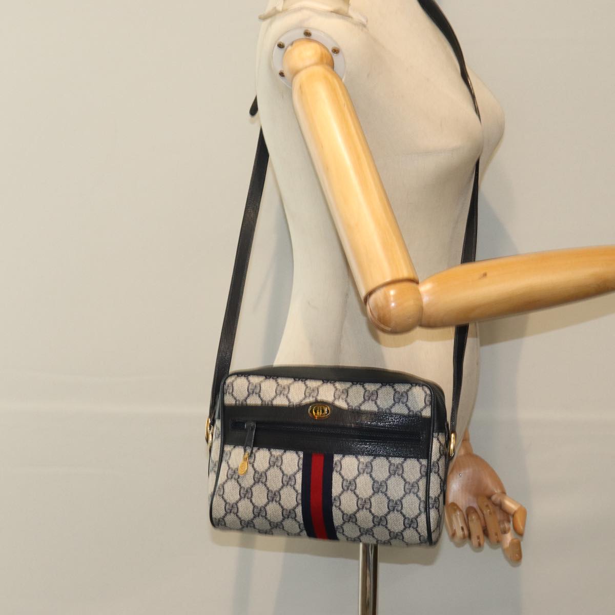 GUCCI GG Supreme Shoulder Bag PVC Leather Navy 98 02 004 Auth 80807