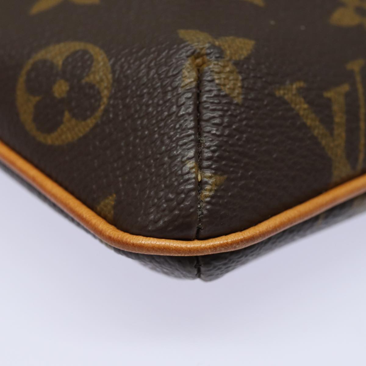 LOUIS VUITTON Monogram Partition Pouch M51901 LV Auth 80941A