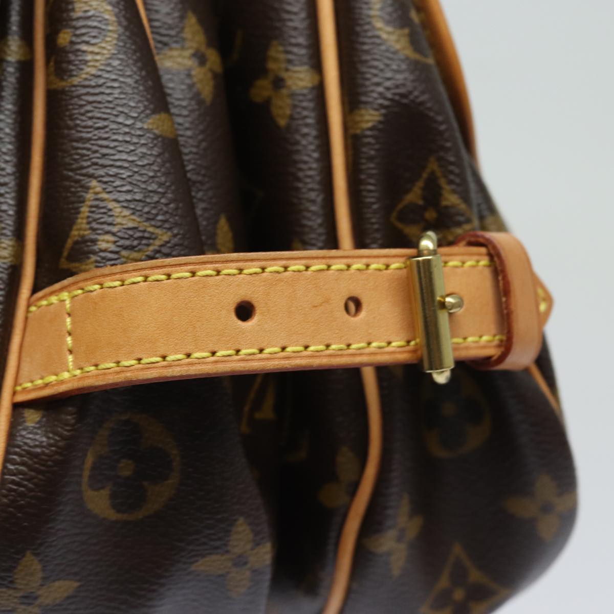 LOUIS VUITTON Monogram Saumur 30 Shoulder Bag M42256 LV Auth 80965A