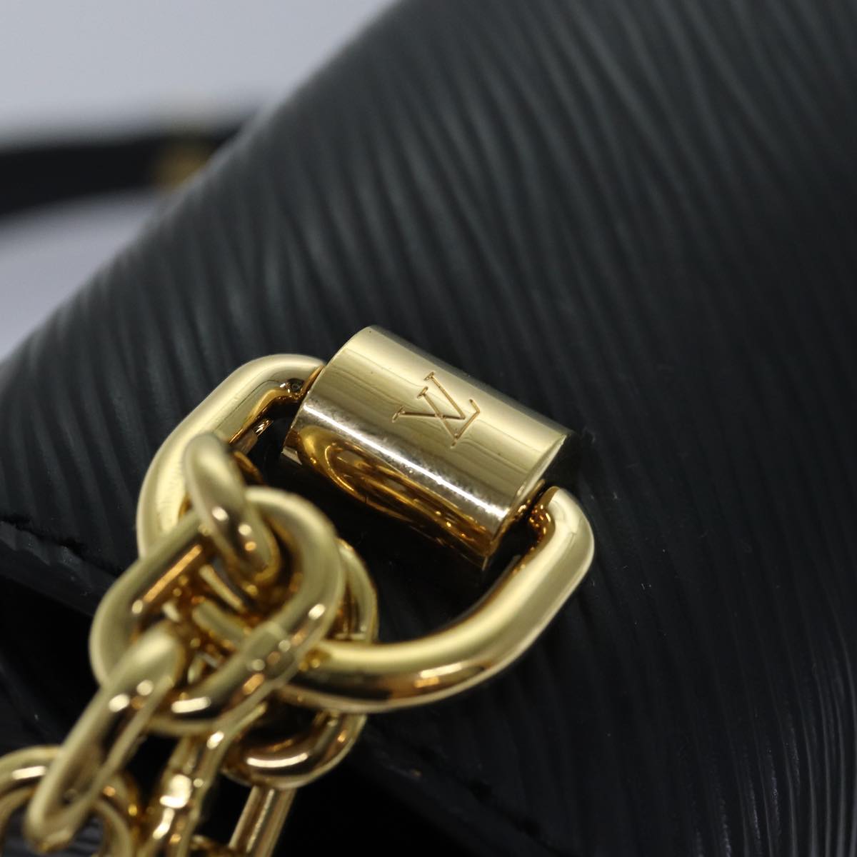 LOUIS VUITTON Epi Twist MM Shoulder Bag Black M21113 LV Auth 80968A