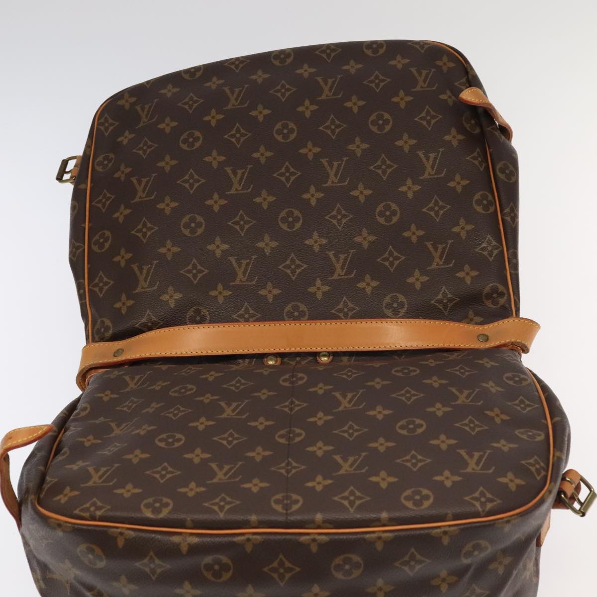 LOUIS VUITTON Monogram Saumur 35 Shoulder Bag M42254 LV Auth 80996