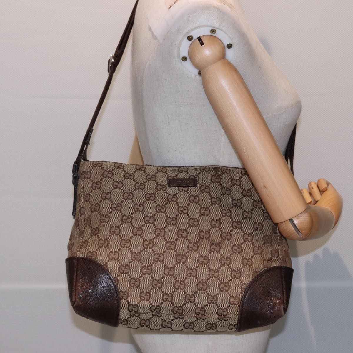 GUCCI GG Canvas Shoulder Bag Beige 114273 Auth 81012