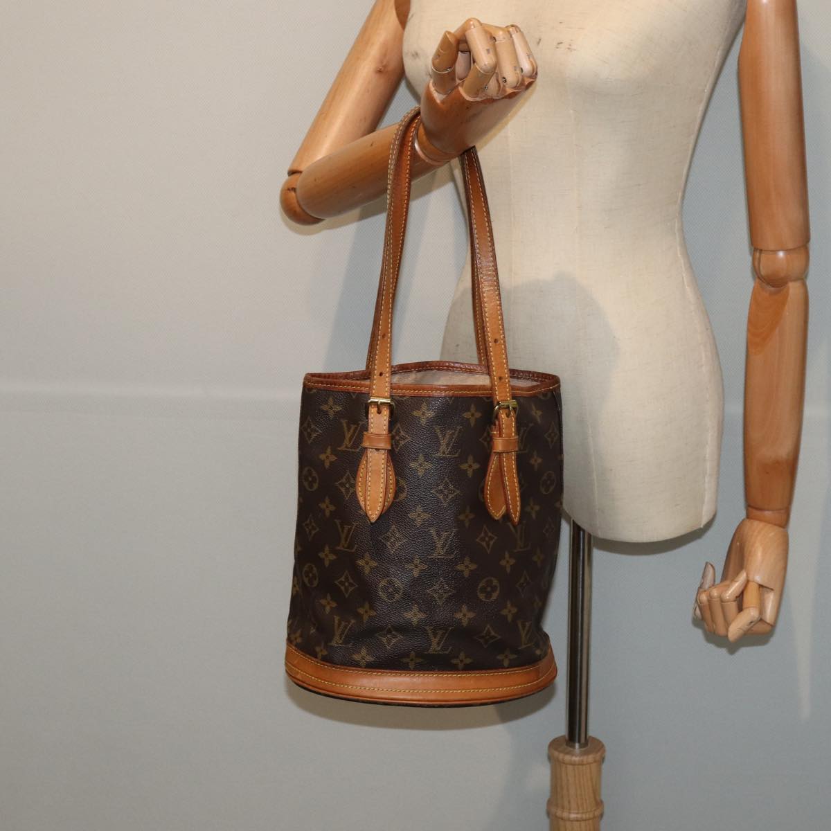 LOUIS VUITTON Monogram Bucket PM Shoulder Bag M42238 LV Auth 81028