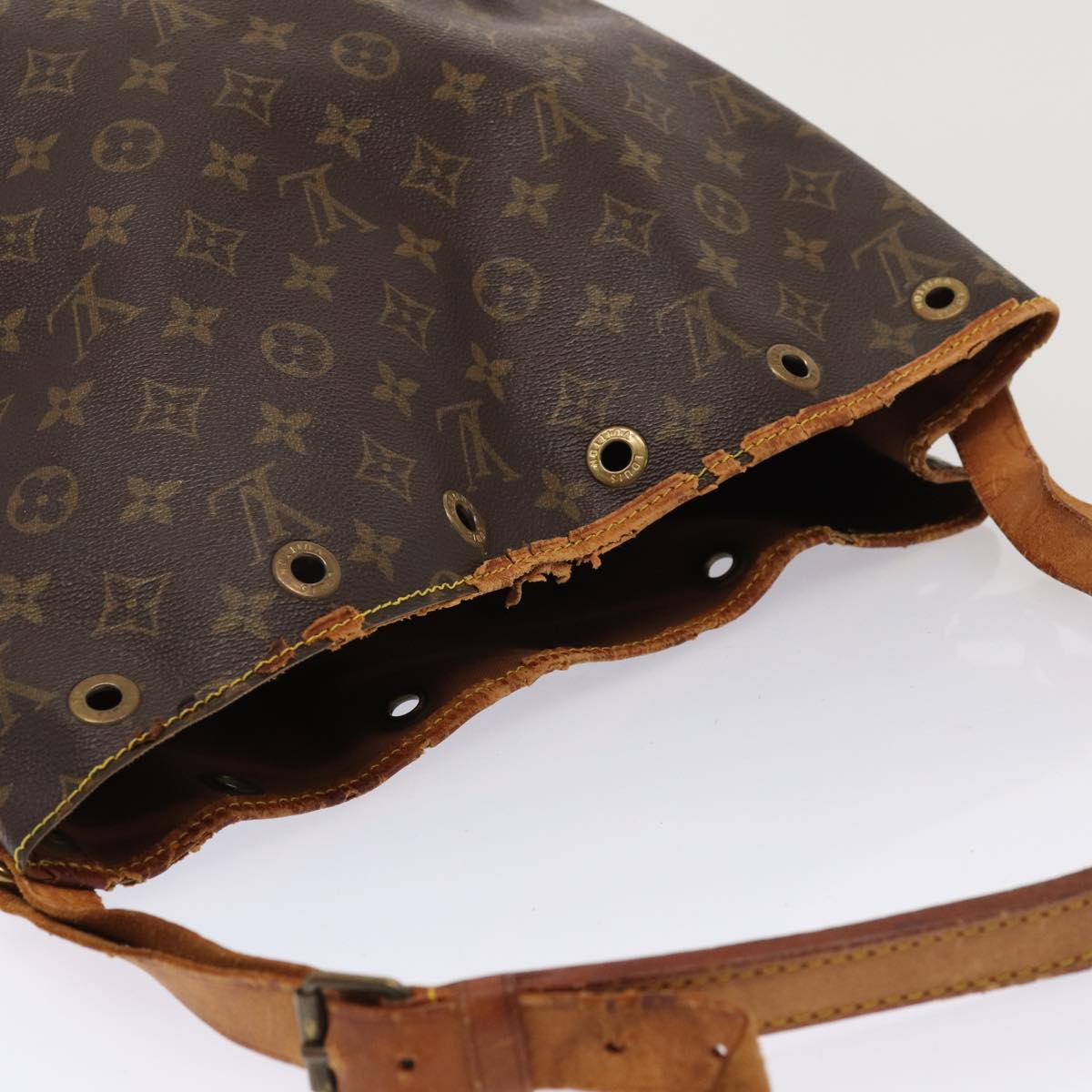 LOUIS VUITTON Monogram Petit Noe Shoulder Bag M42226 LV Auth 81116