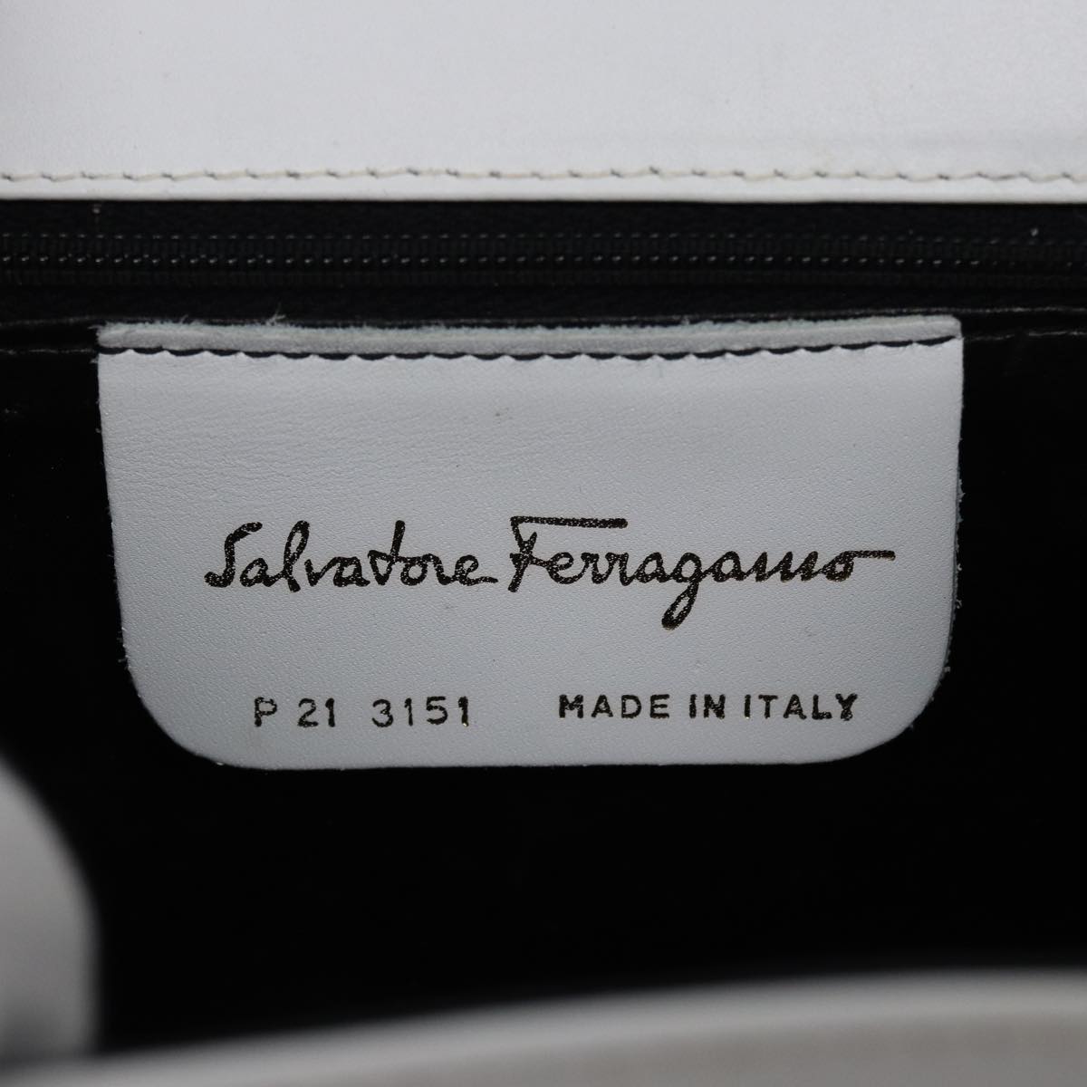 Salvatore Ferragamo Gancini Shoulder Bag Leather White Auth 81166