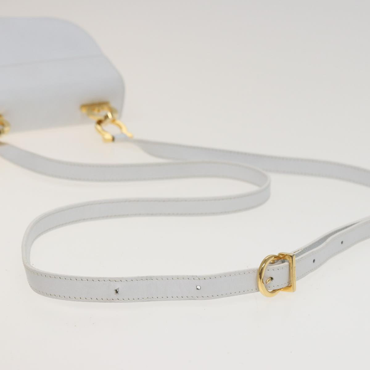 Salvatore Ferragamo Gancini Shoulder Bag Leather White Auth 81166