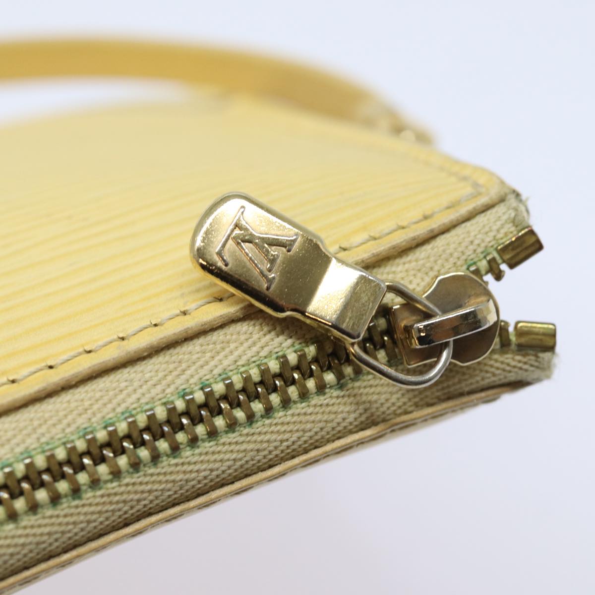 LOUIS VUITTON Epi Pochette Accessoires Pouch Vanilla M5294A LV Auth 81223