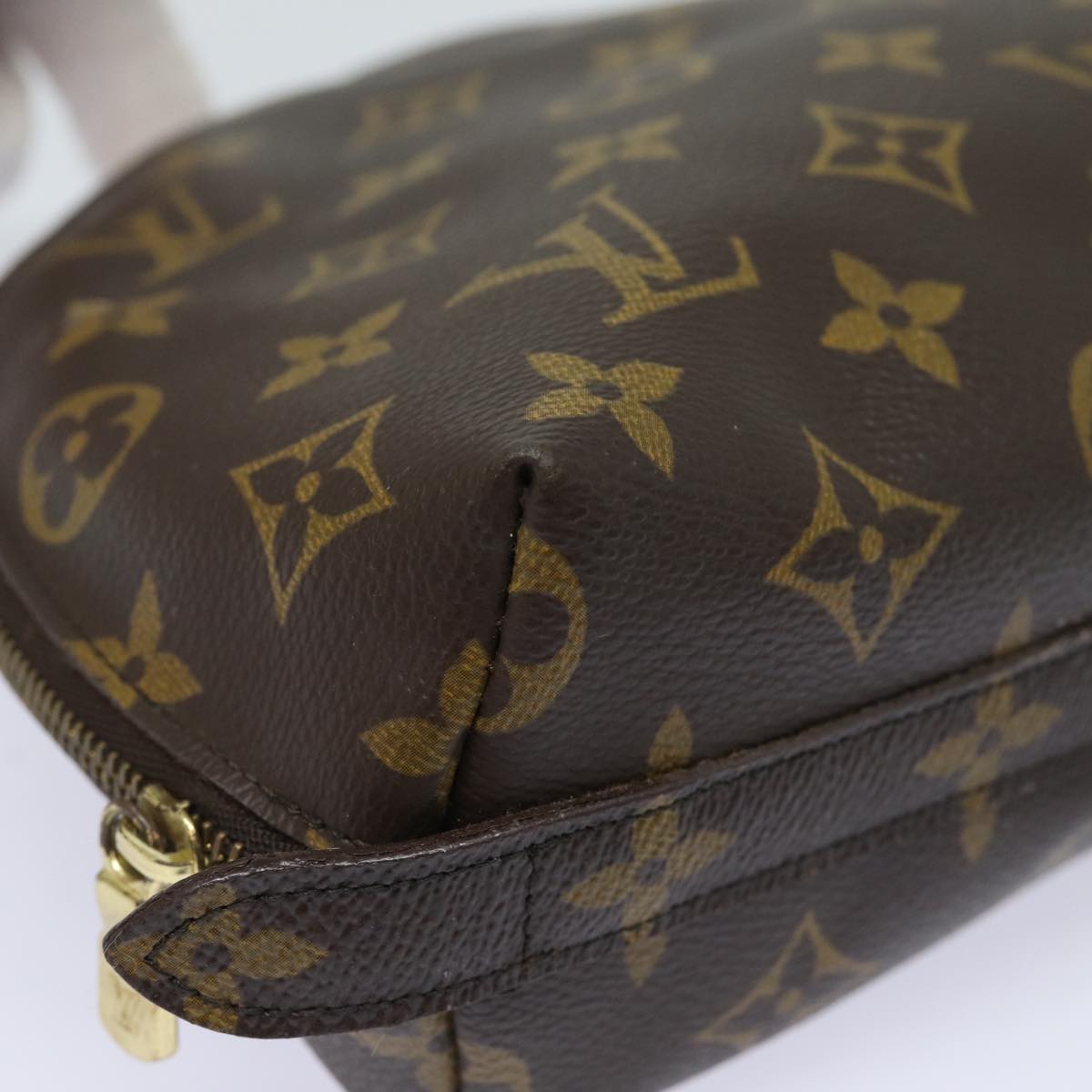 LOUIS VUITTON Monogram Trousse Demi Ronde Cosmetic Pouch M47520 LV Auth 81231