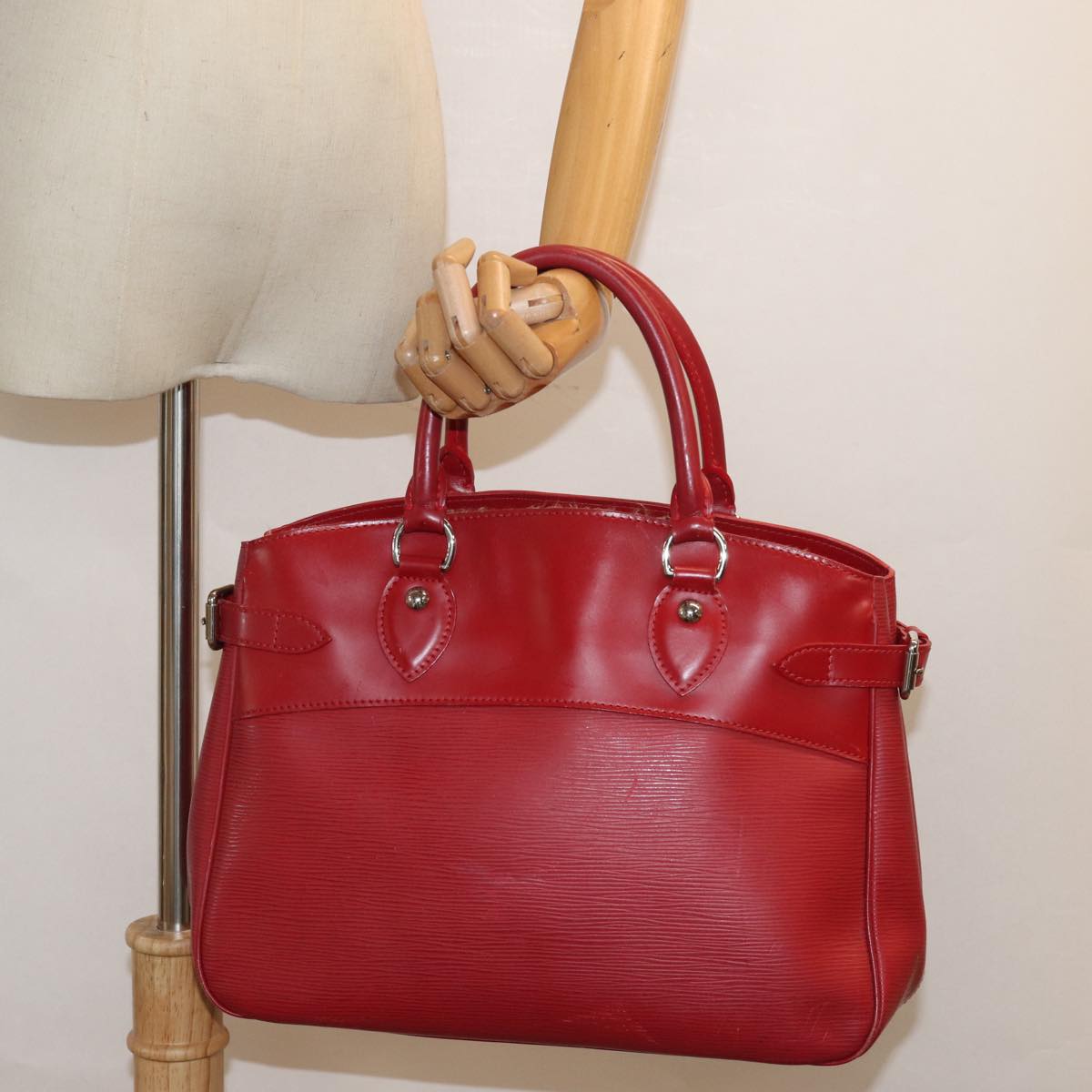 LOUIS VUITTON Epi Passy PM Hand Bag Red M5926E LV Auth 81260