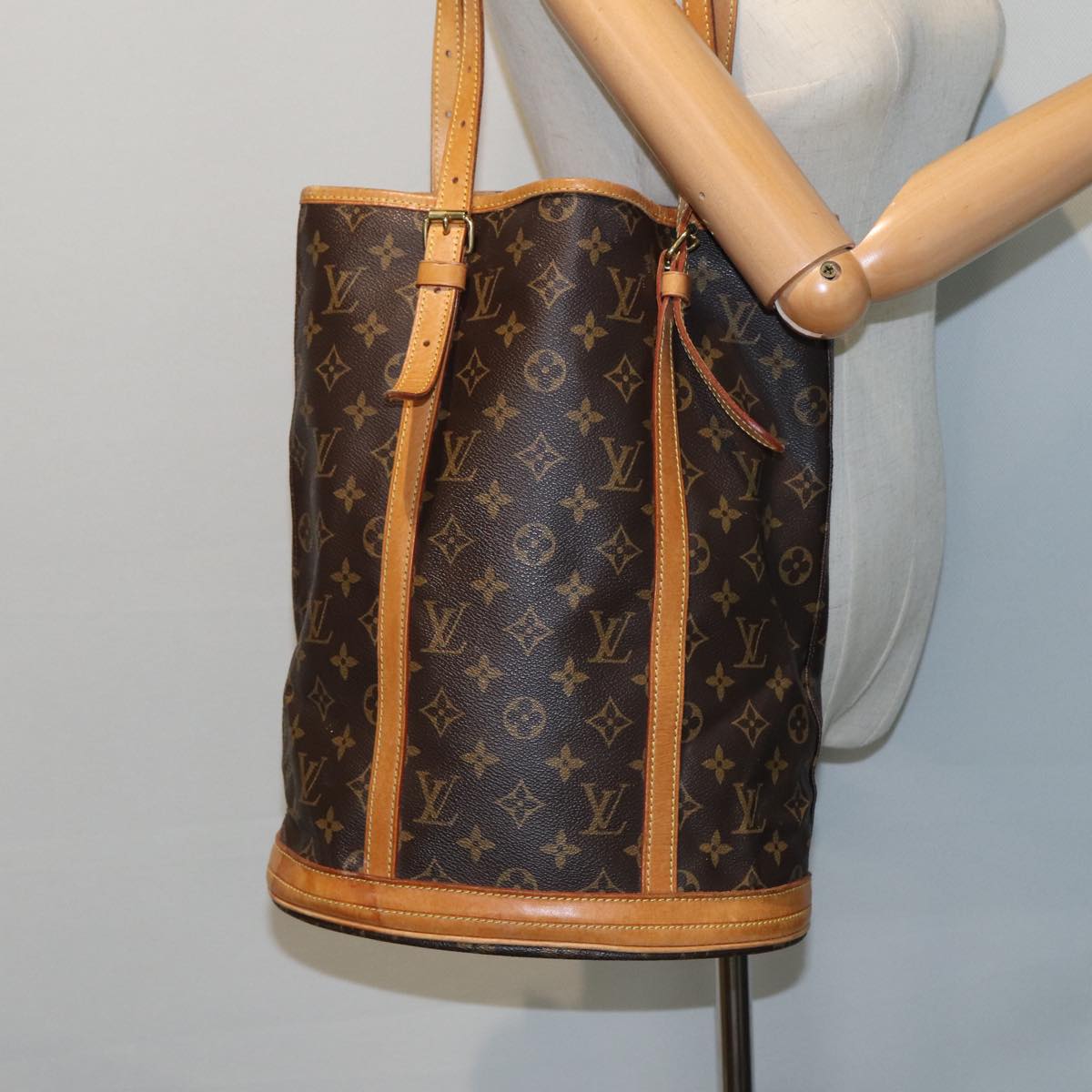 LOUIS VUITTON Monogram Bucket GM Shoulder Bag M42236 LV Auth 81288