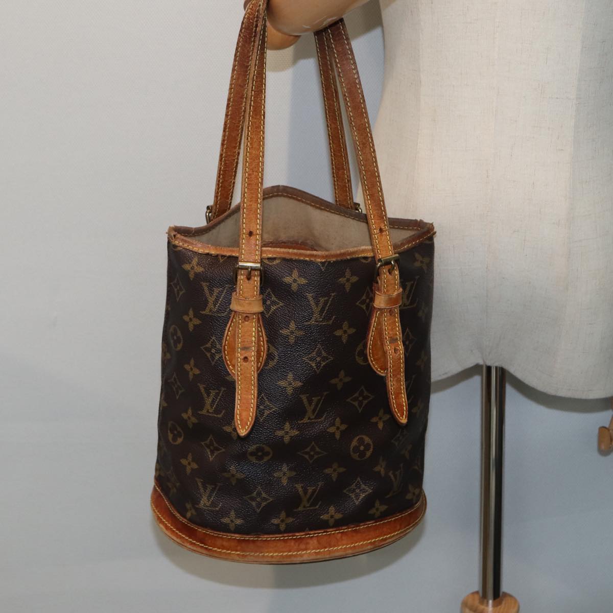 LOUIS VUITTON Monogram Bucket PM Shoulder Bag M42238 LV Auth 81290