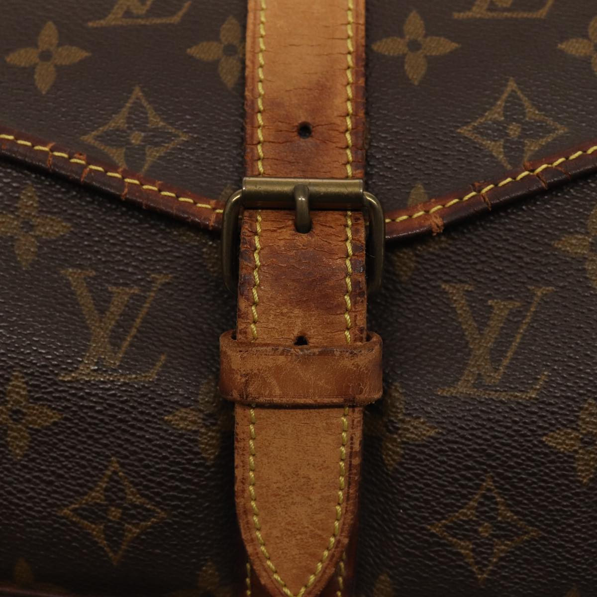 LOUIS VUITTON Monogram Saumur 35 Shoulder Bag M42254 LV Auth 81311