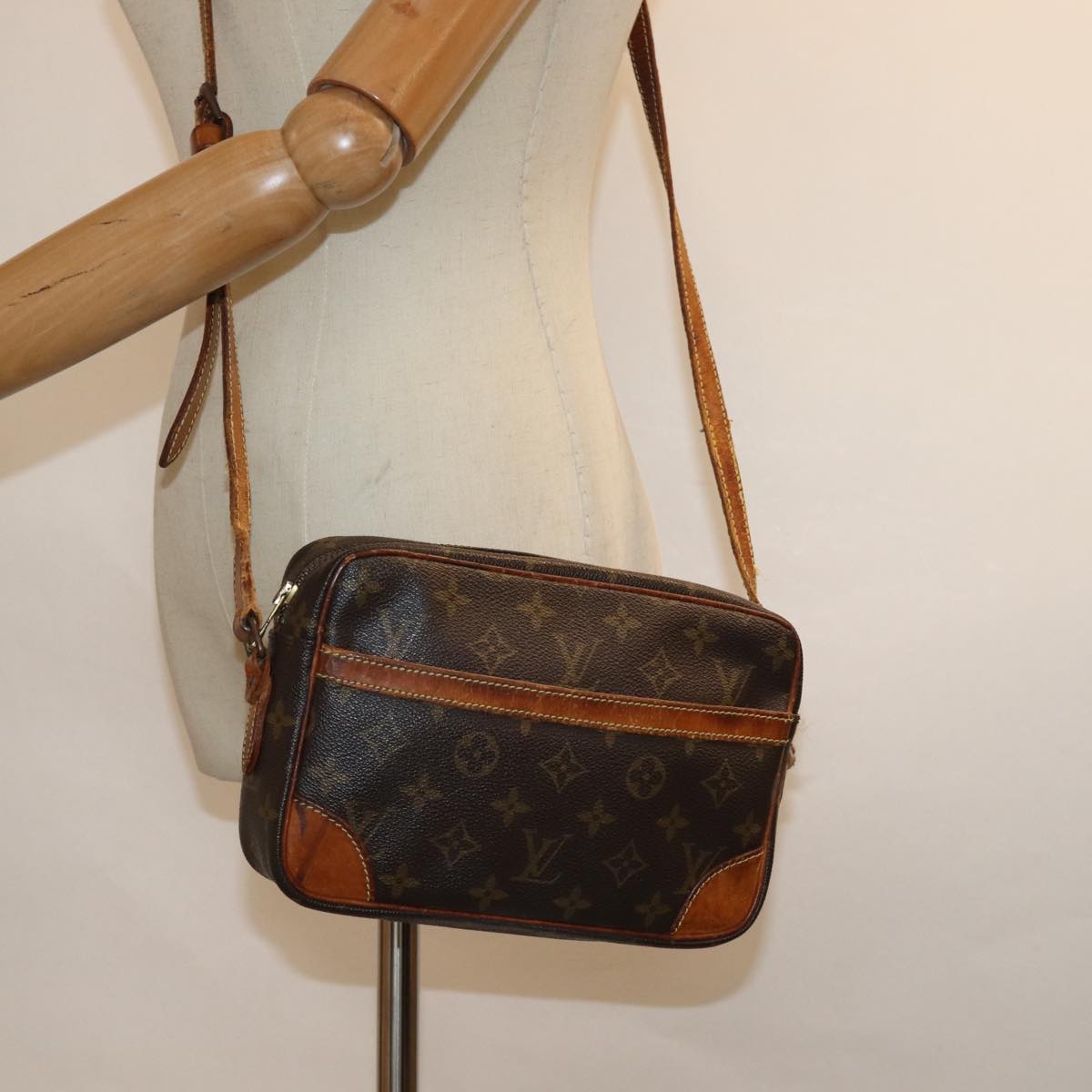 LOUIS VUITTON Monogram Trocadero 23 Shoulder Bag M51276 LV Auth 81364