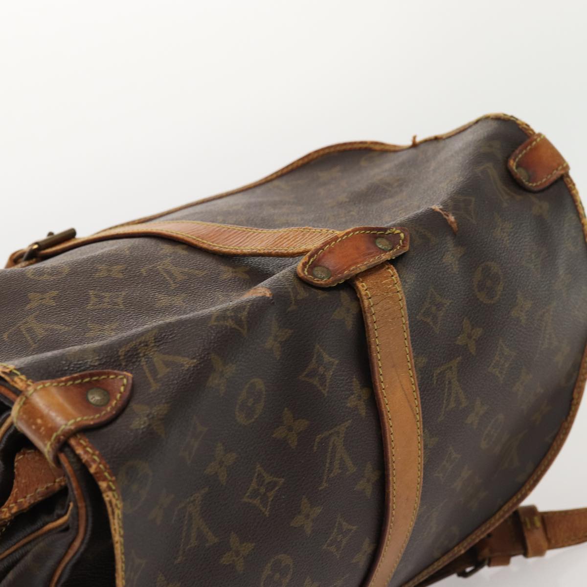 LOUIS VUITTON Monogram Saumur 35 Shoulder Bag M42254 LV Auth 81387