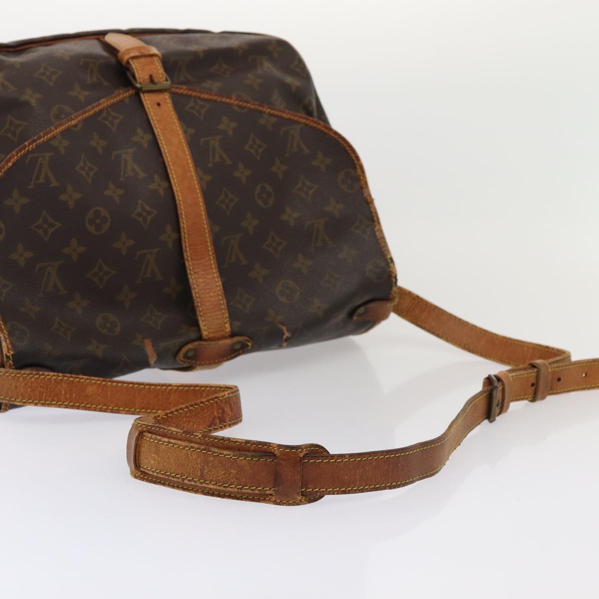 LOUIS VUITTON Monogram Saumur 35 Shoulder Bag M42254 LV Auth 81387