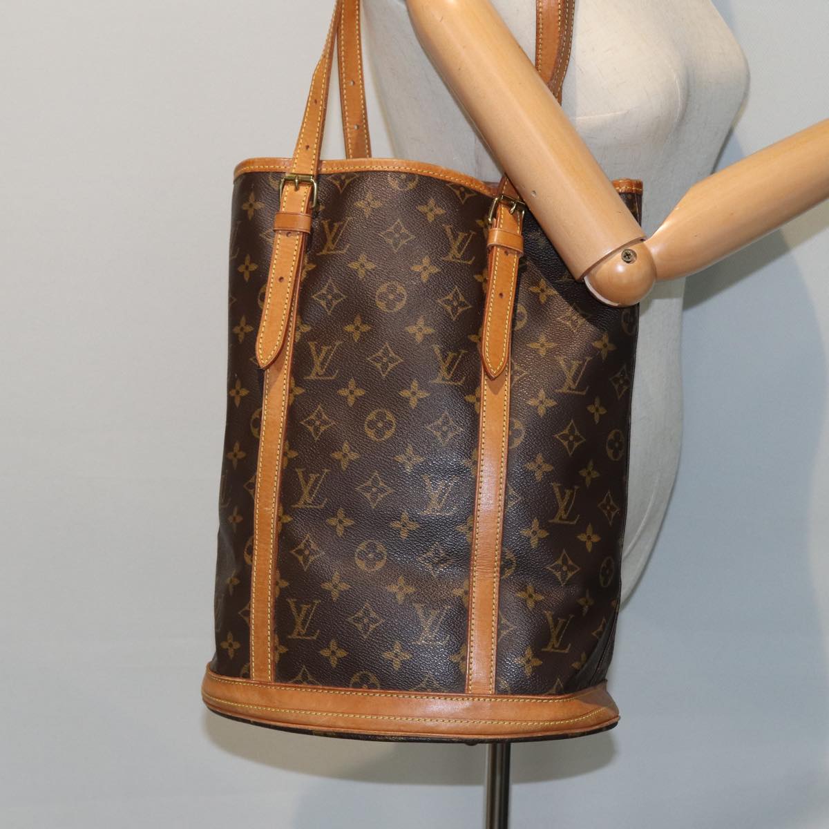 LOUIS VUITTON Monogram Bucket GM Shoulder Bag M42236 LV Auth 81430