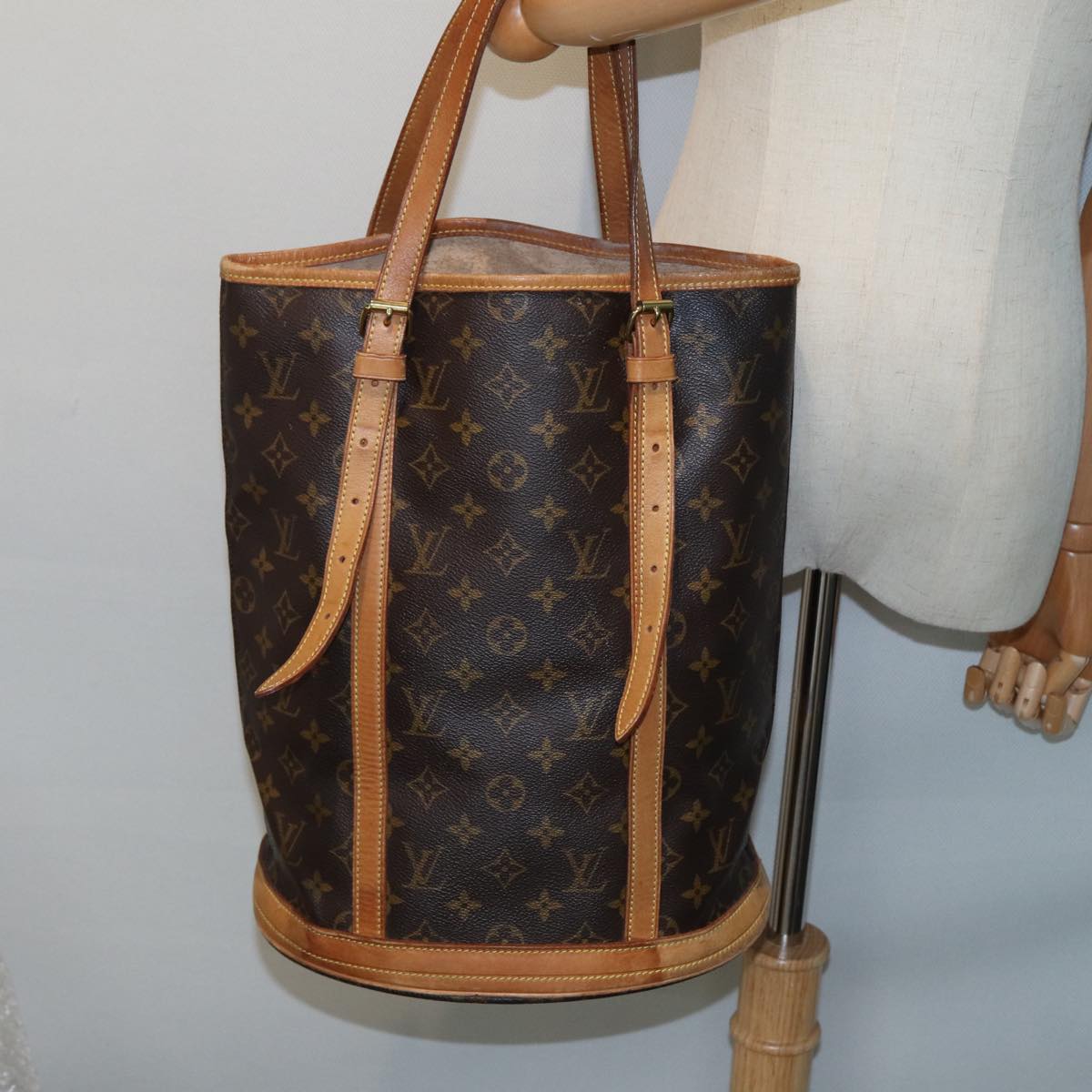 LOUIS VUITTON Monogram Bucket GM Shoulder Bag M42236 LV Auth 81432