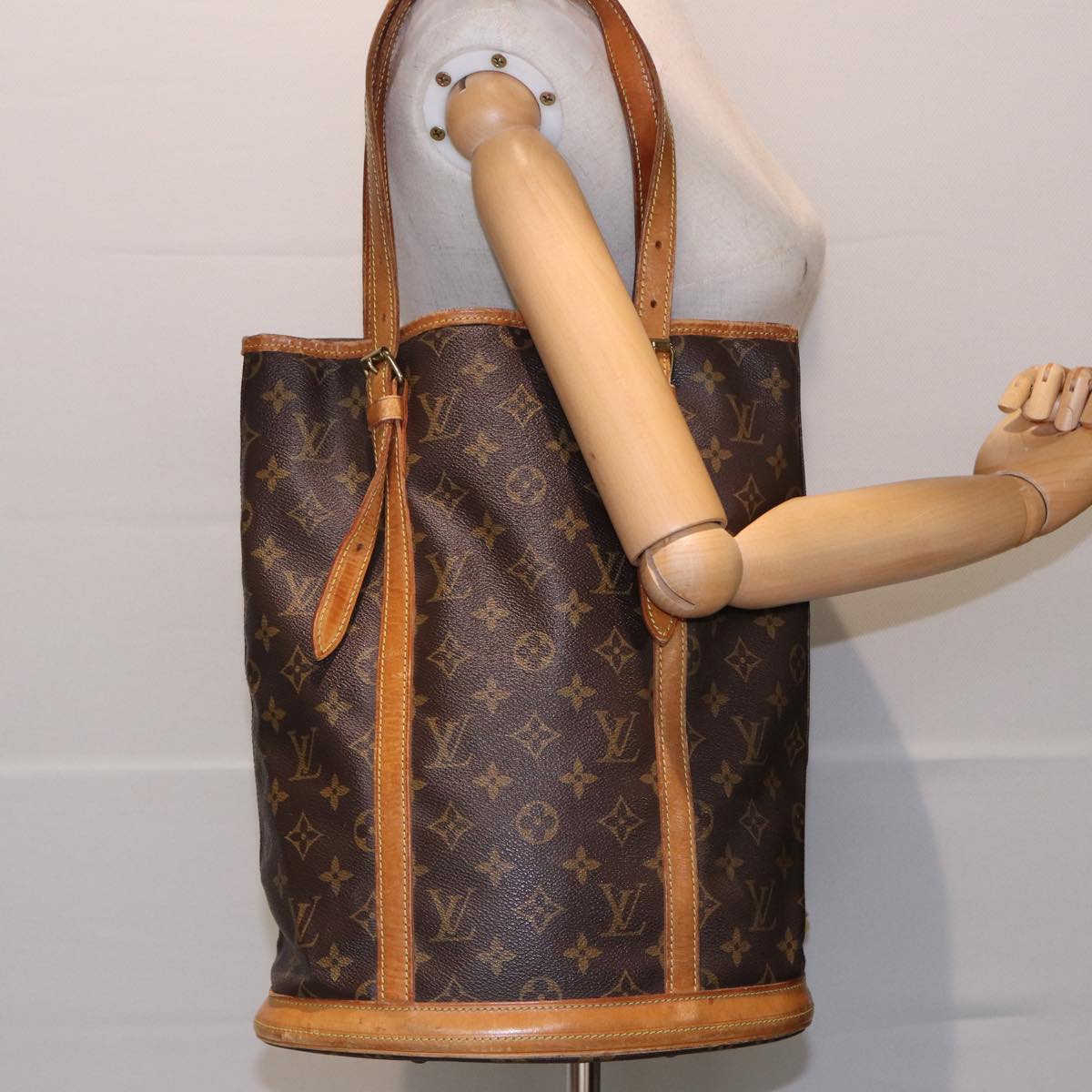 LOUIS VUITTON Monogram Bucket GM Shoulder Bag M42236 LV Auth 81433