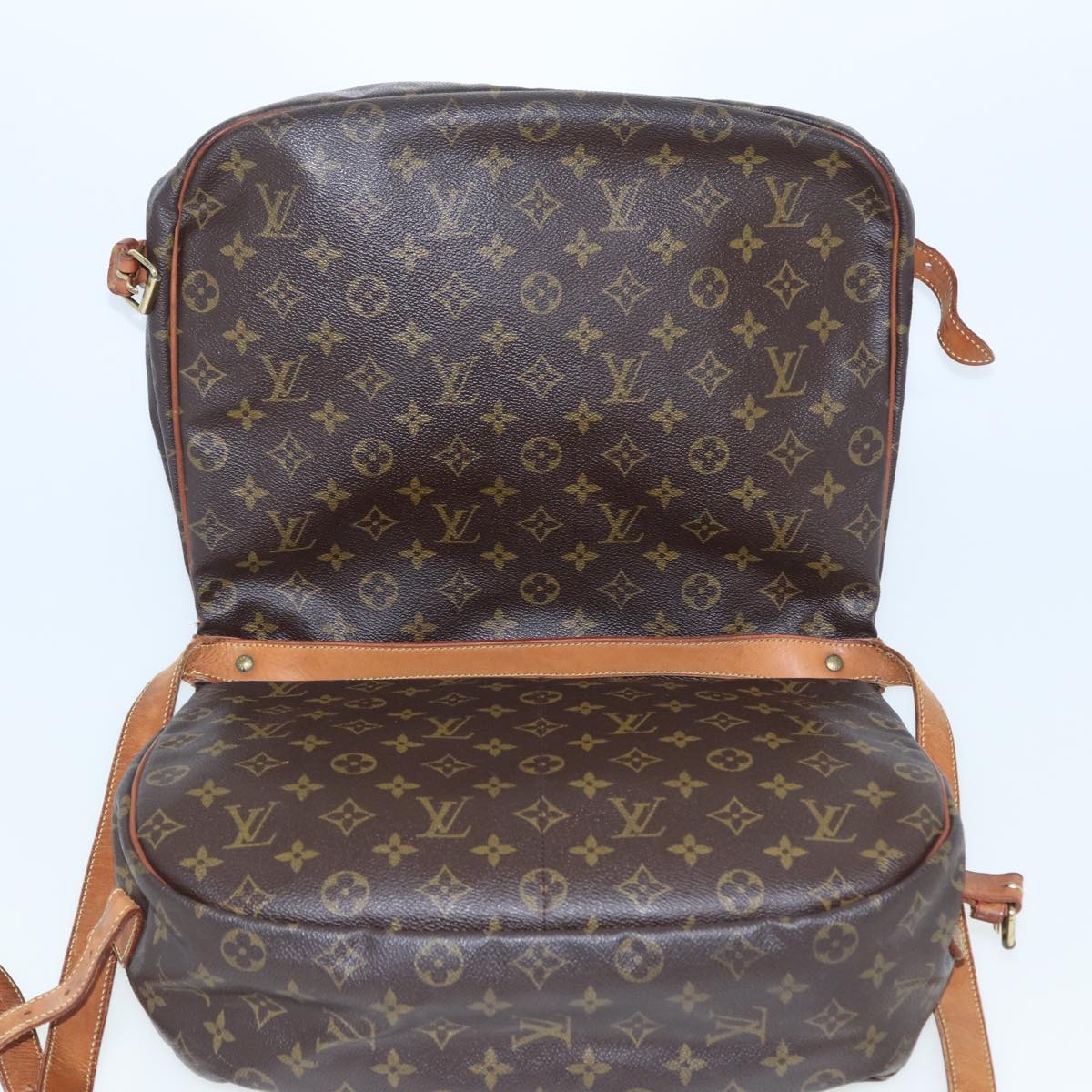 LOUIS VUITTON Monogram Saumur 35 Shoulder Bag M42254 LV Auth 81558