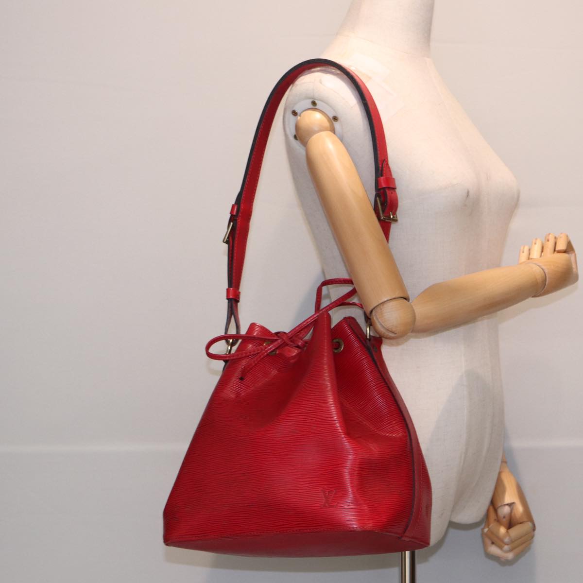 LOUIS VUITTON Epi Petit Noe Shoulder Bag Red M44107 LV Auth 81588