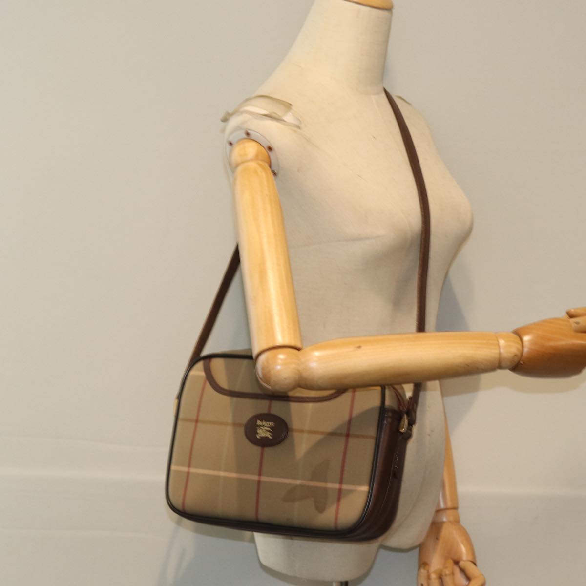 Burberrys Nova Check Shoulder Bag Canvas Beige Auth 81656