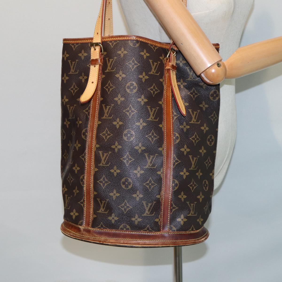 LOUIS VUITTON Monogram Bucket GM Shoulder Bag M42236 LV Auth 81702