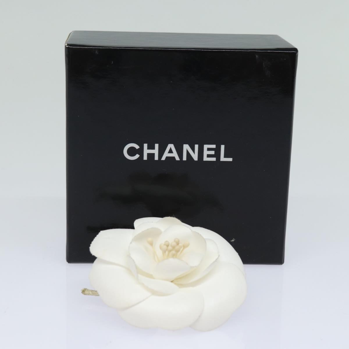 CHANEL Camelia Brooch Canvas White CC Auth 81971