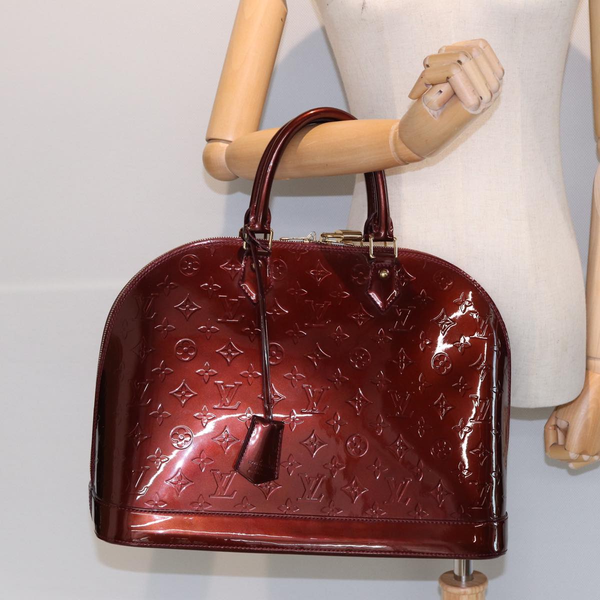 LOUIS VUITTON Monogram Vernis Alma MM Hand Bag Rouge Favist M91687 LV Auth 82016