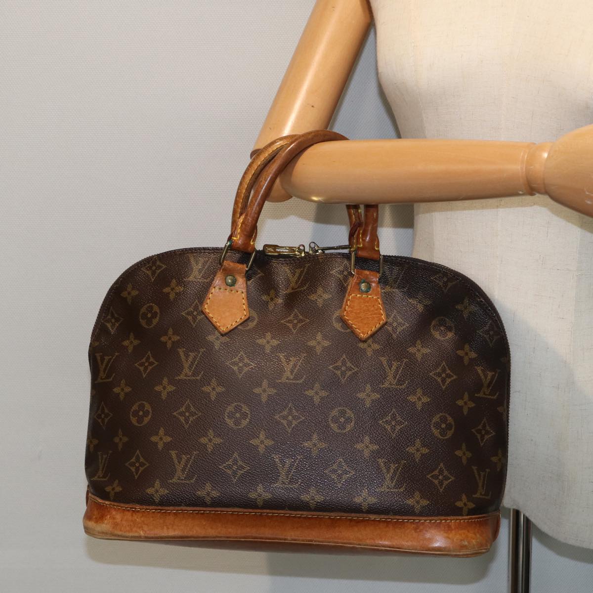 LOUIS VUITTON Monogram Alma Hand Bag M51130 LV Auth 82078