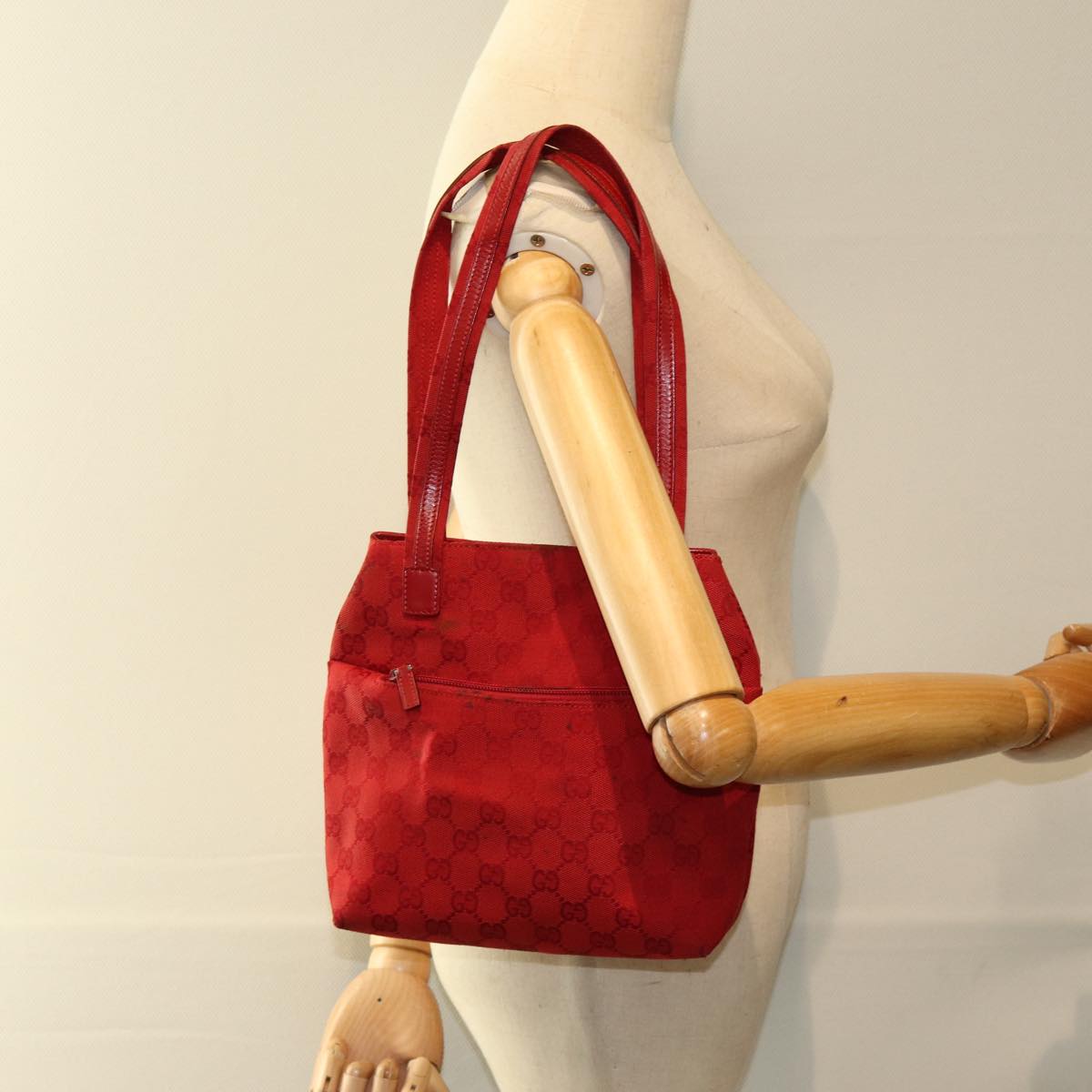 GUCCI GG Canvas Shoulder Bag Red 002 1075 Auth 82164