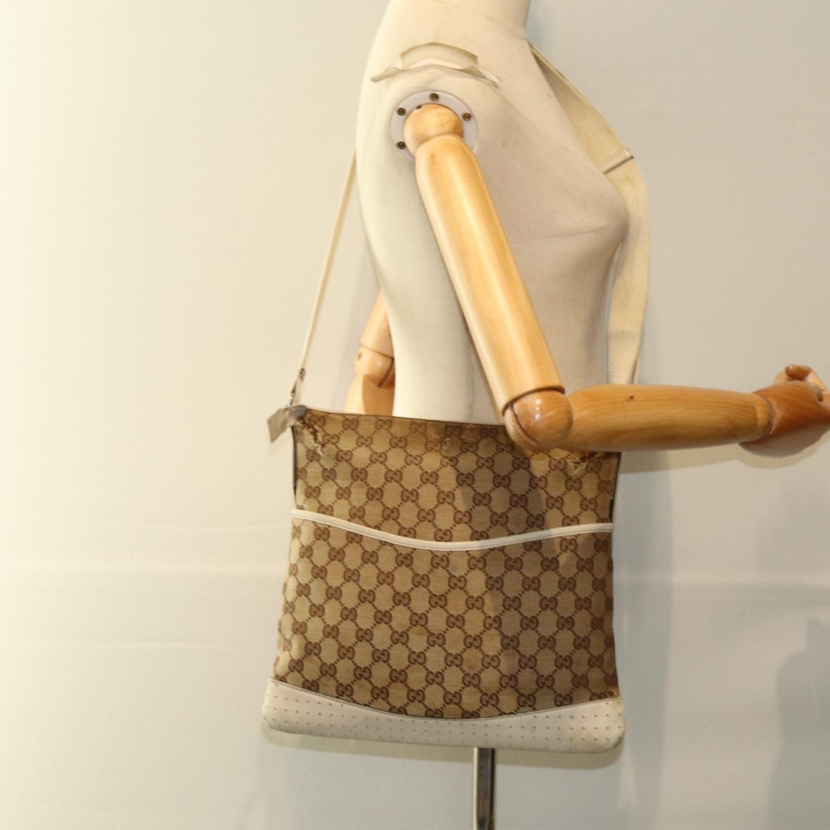 GUCCI GG Canvas Shoulder Bag Beige White 145857 Auth 82178