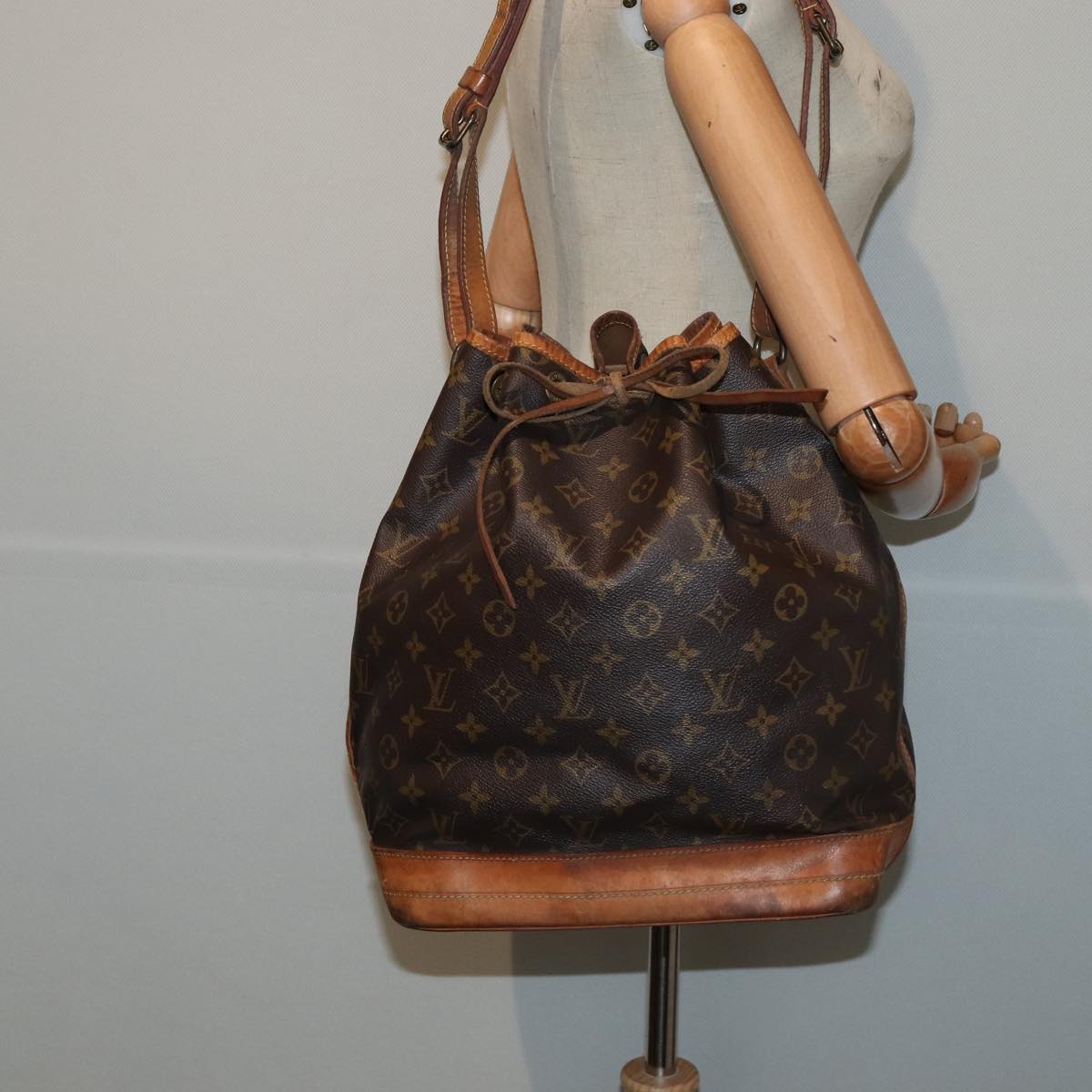 LOUIS VUITTON Monogram Noe Shoulder Bag M42224 LV Auth 82210